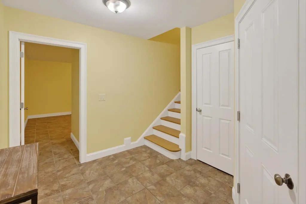 92 Riverwalk Way Manchester NH 03101