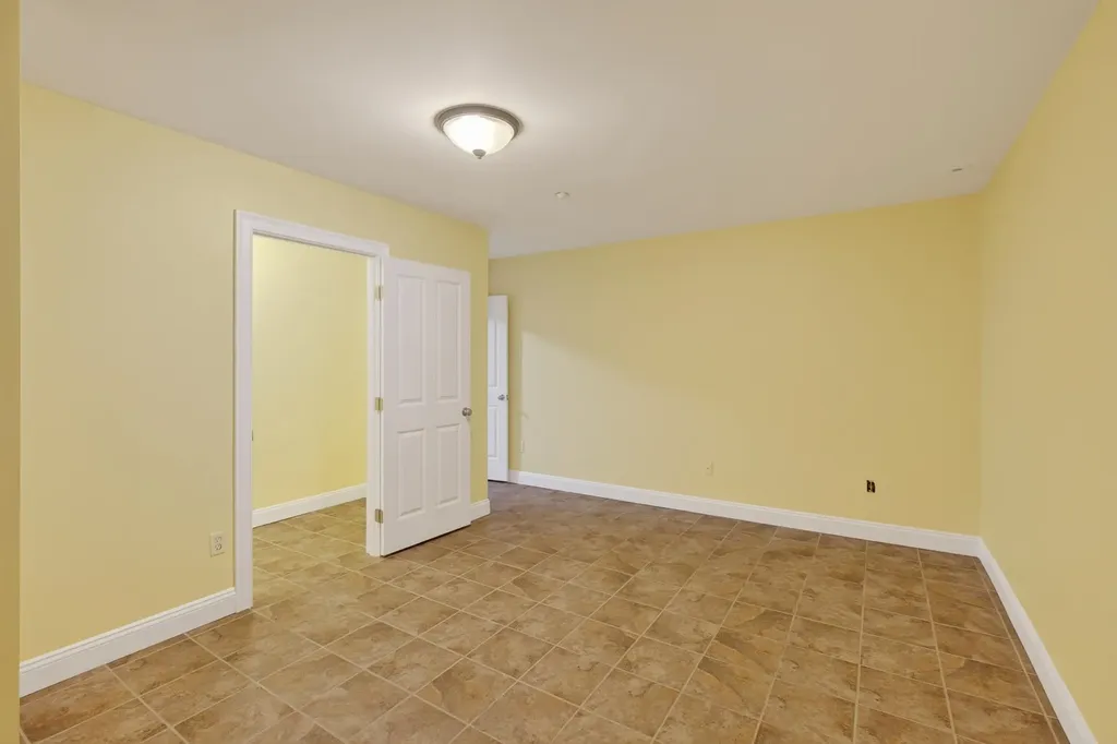 92 Riverwalk Way Manchester NH 03101
