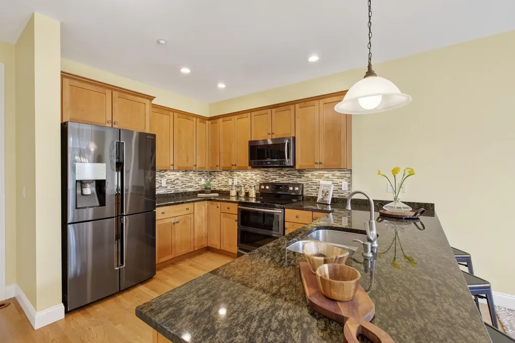 92 Riverwalk Way Manchester NH 03101