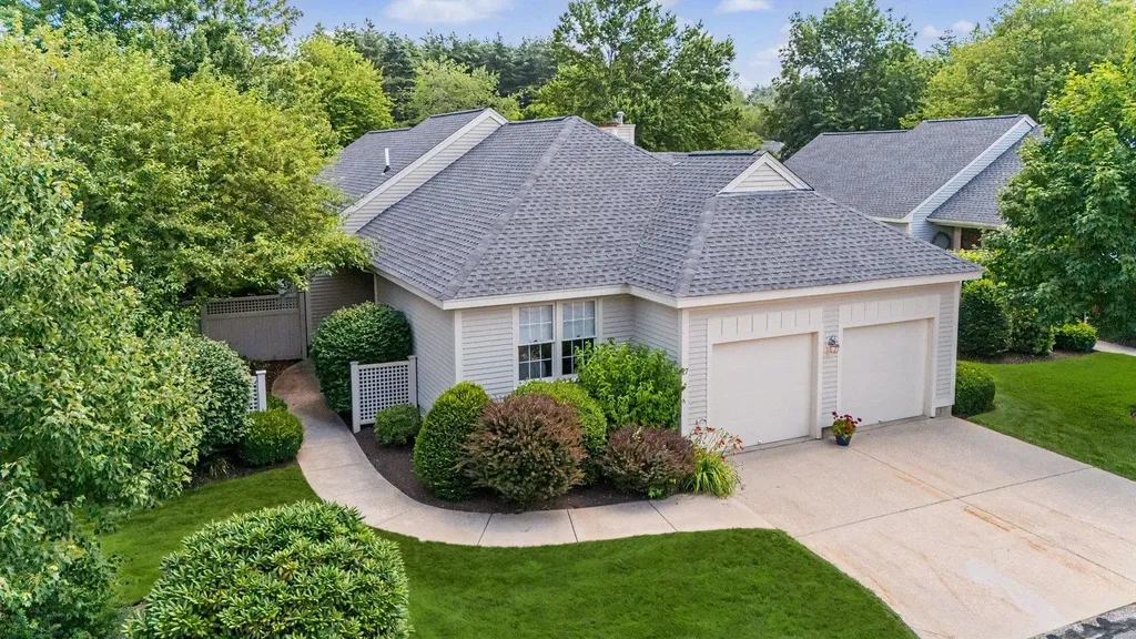27 Gleneagle Drive Bedford NH 03110