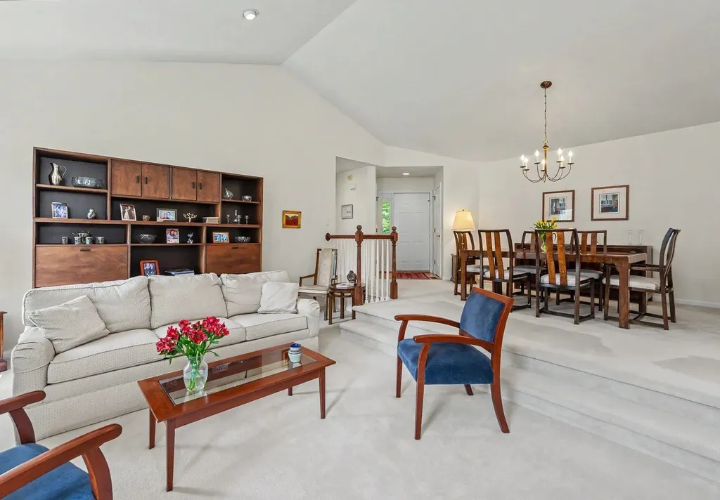 27 Gleneagle Drive Bedford NH 03110
