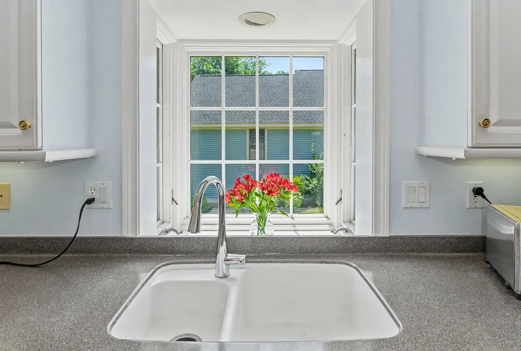 27 Gleneagle Drive Bedford NH 03110