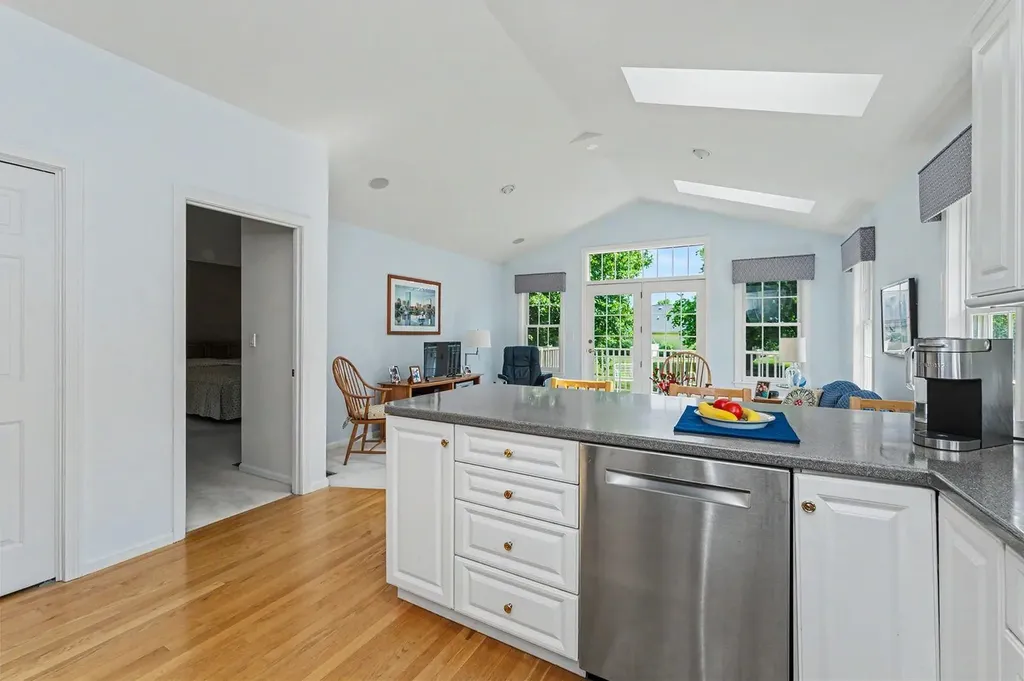 27 Gleneagle Drive Bedford NH 03110
