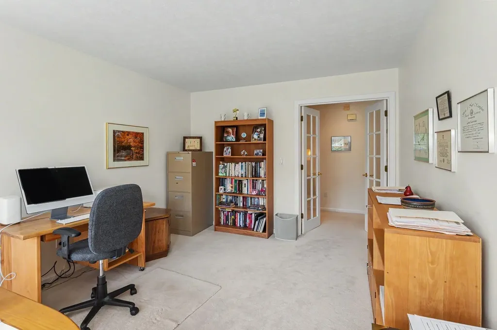 27 Gleneagle Drive Bedford NH 03110