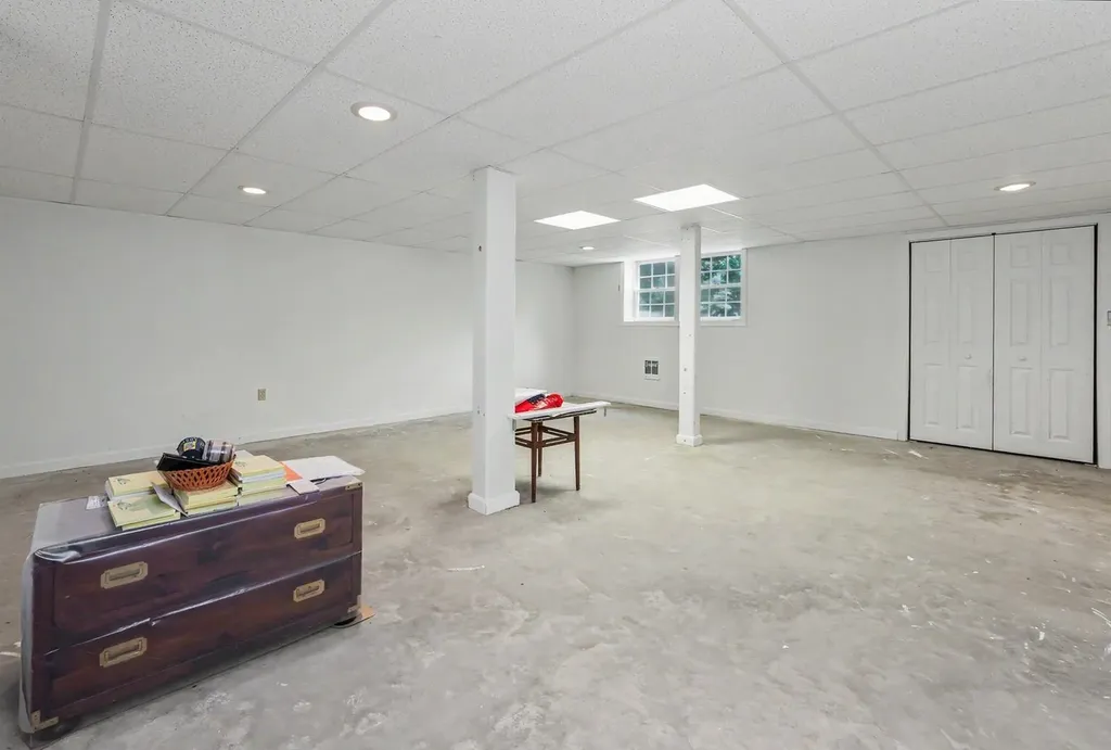 27 Gleneagle Drive Bedford NH 03110