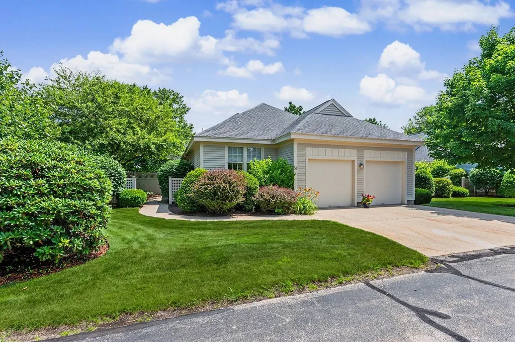 27 Gleneagle Drive Bedford NH 03110