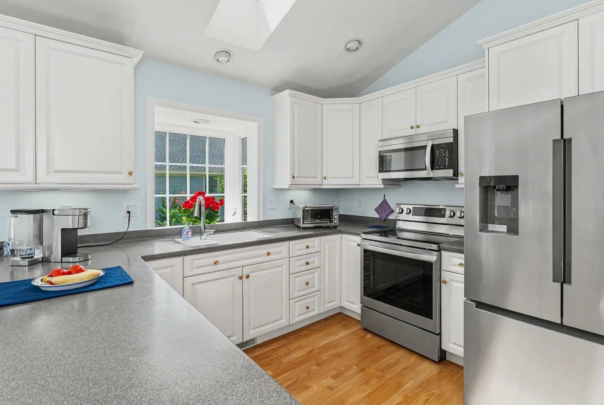 27 Gleneagle Drive Bedford NH 03110
