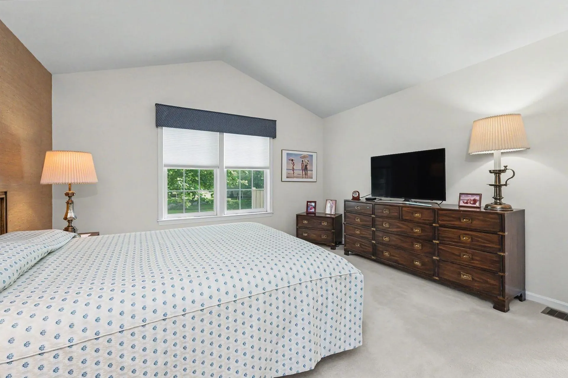 27 Gleneagle Drive Bedford NH 03110