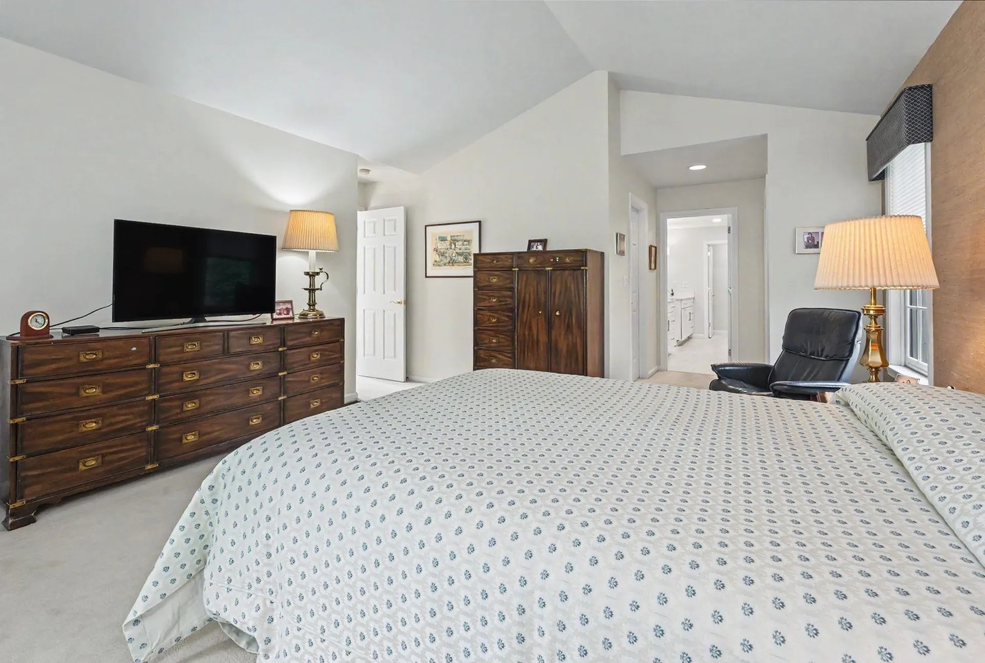 27 Gleneagle Drive Bedford NH 03110