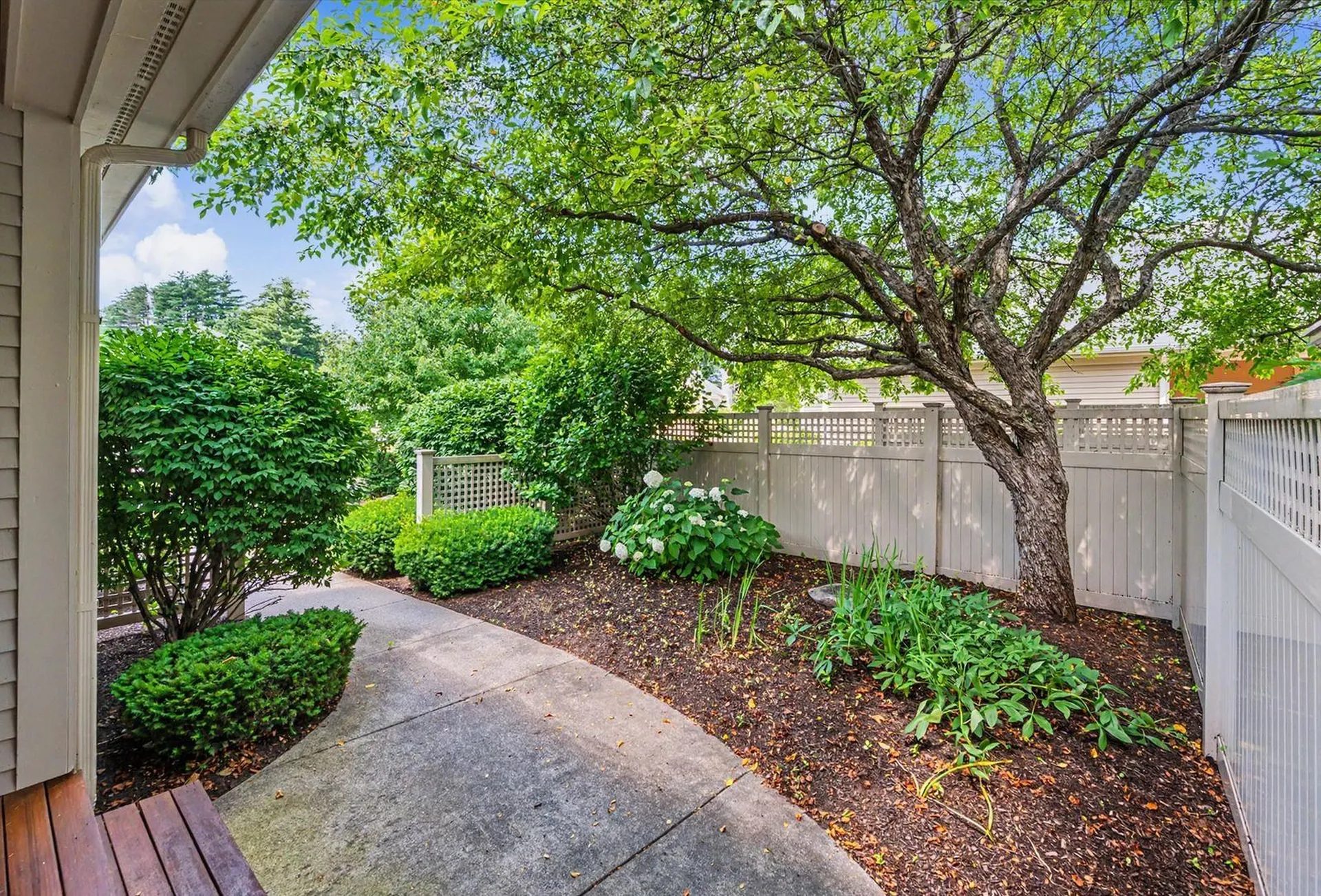 27 Gleneagle Drive Bedford NH 03110