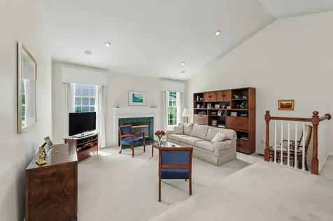 27 Gleneagle Drive Bedford NH 03110