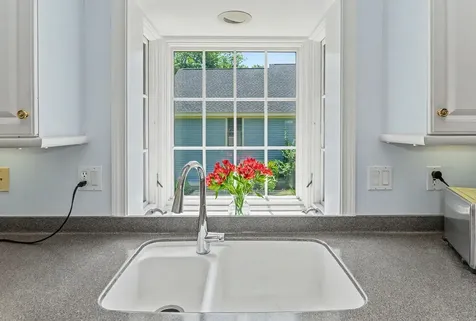 27 Gleneagle Drive Bedford NH 03110