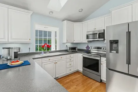 27 Gleneagle Drive Bedford NH 03110