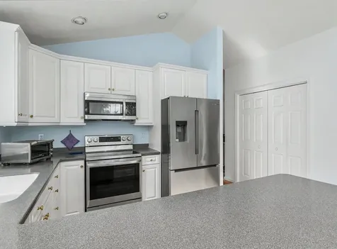 27 Gleneagle Drive Bedford NH 03110