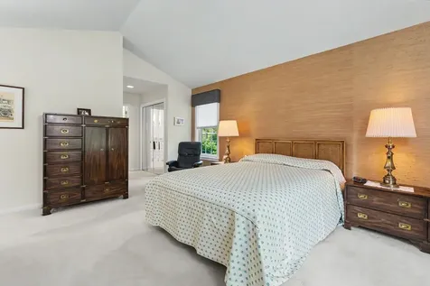 27 Gleneagle Drive Bedford NH 03110