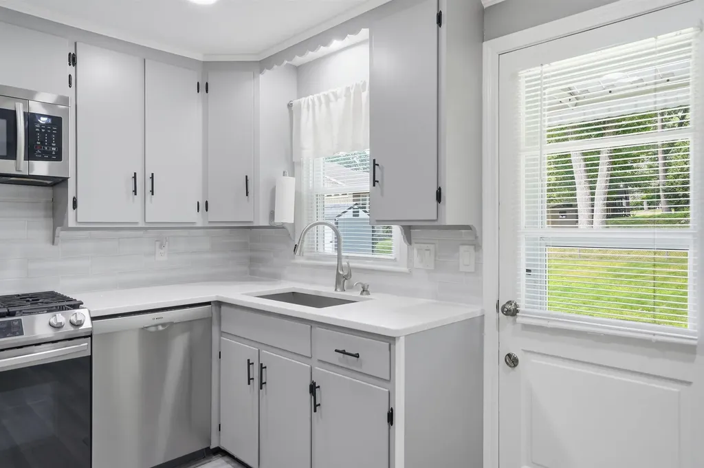 67 Dublin Avenue Nashua NH 03063
