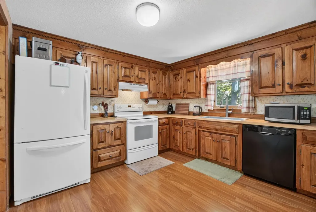 21 Hazel Avenue Nashua NH 03062
