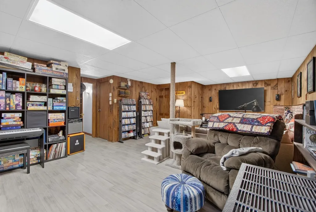21 Hazel Avenue Nashua NH 03062