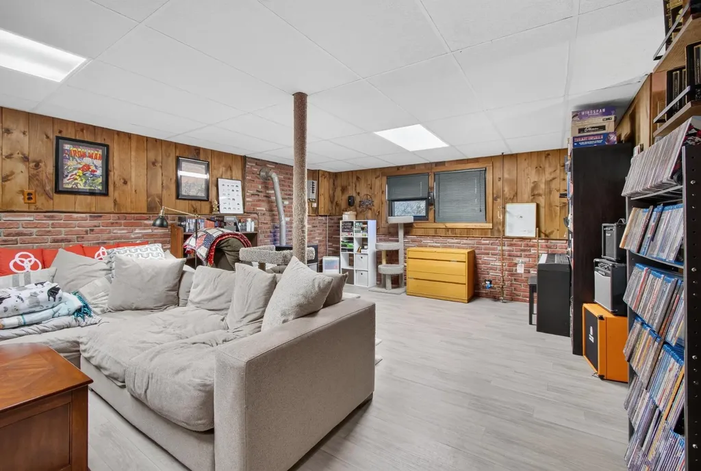 21 Hazel Avenue Nashua NH 03062