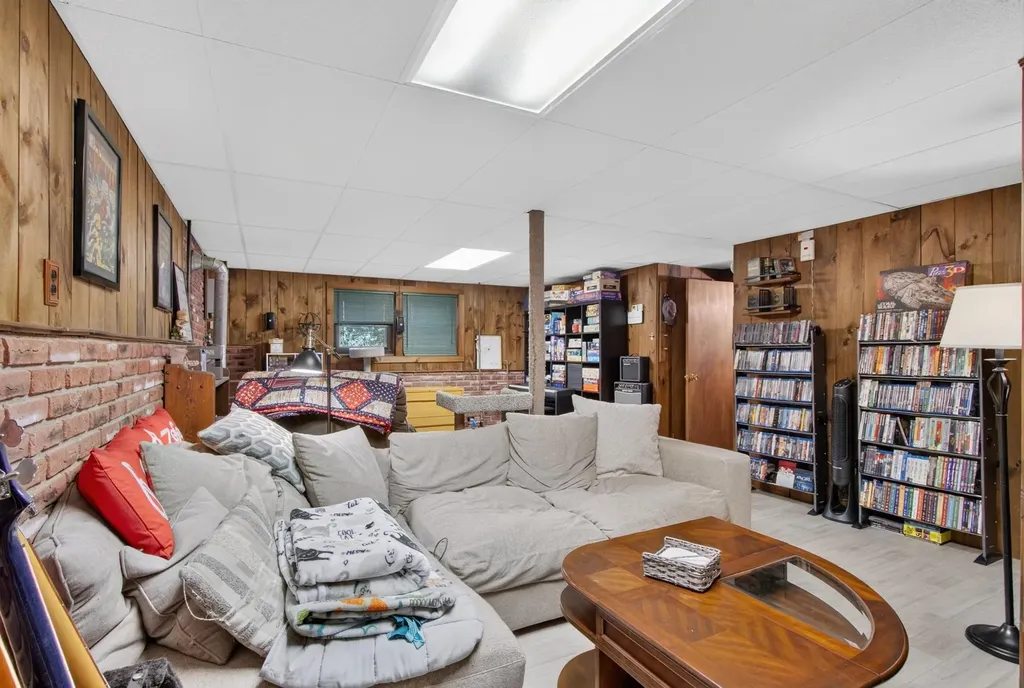21 Hazel Avenue Nashua NH 03062
