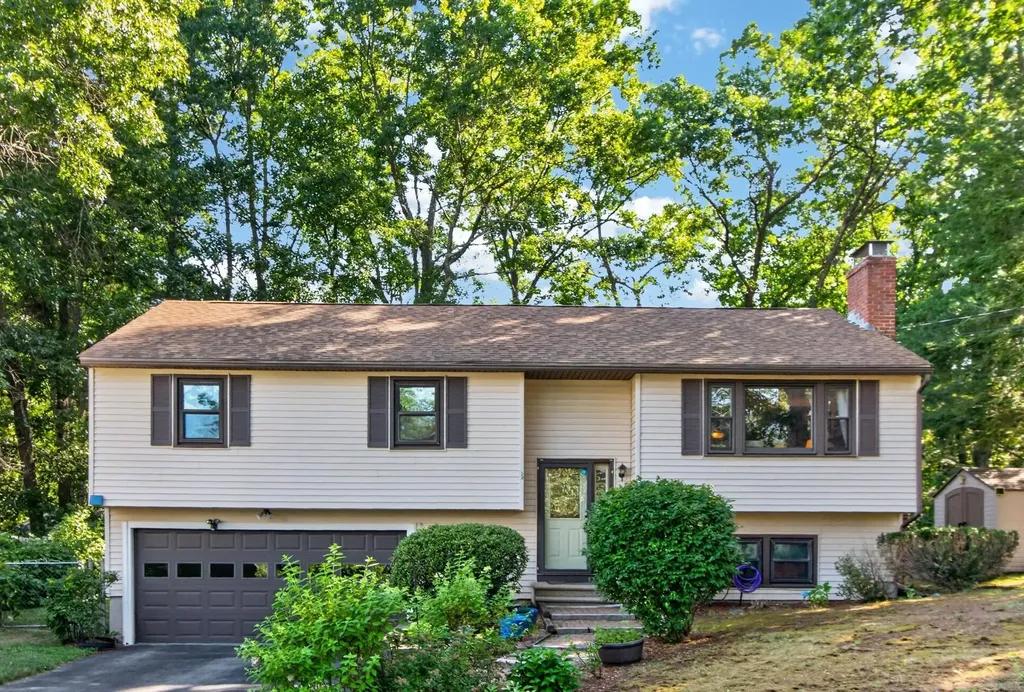 21 Hazel Avenue Nashua NH 03062