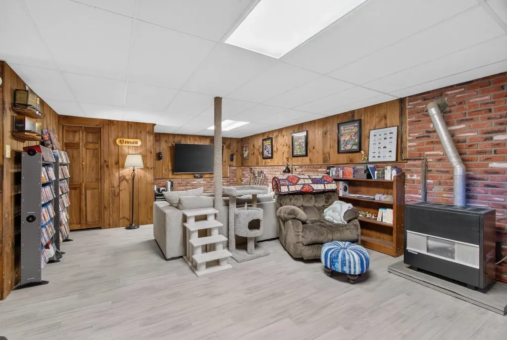 21 Hazel Avenue Nashua NH 03062