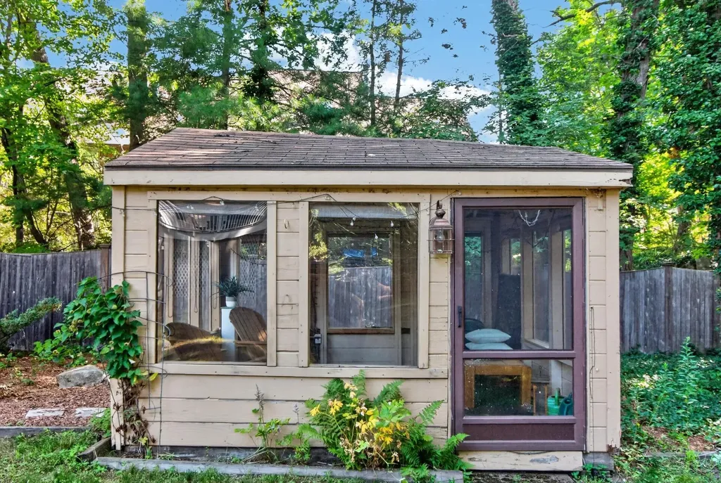21 Hazel Avenue Nashua NH 03062