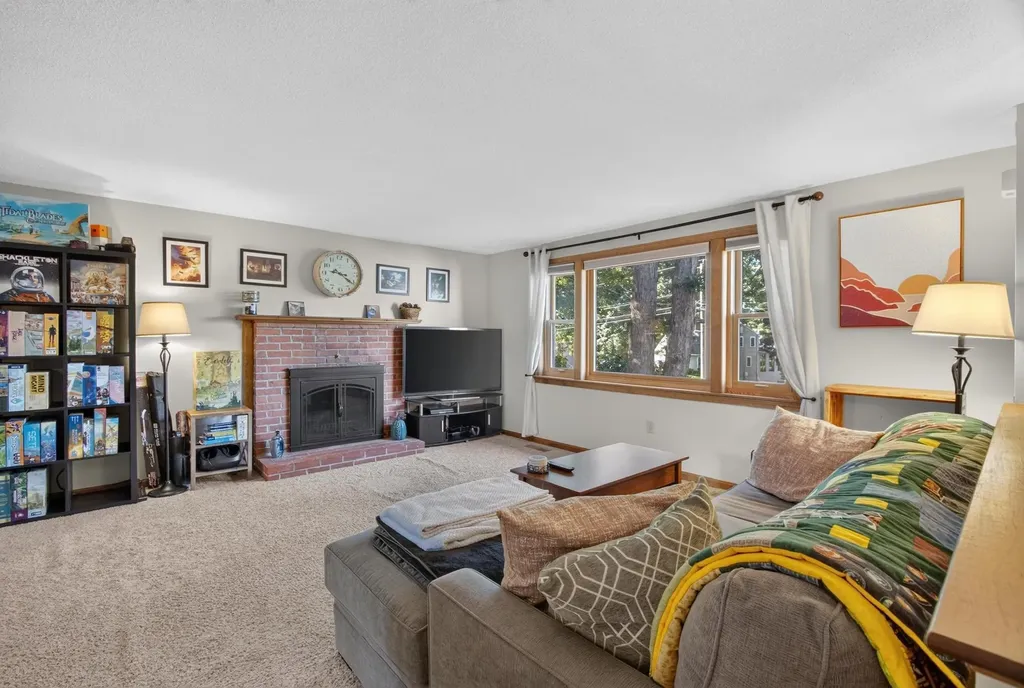 21 Hazel Avenue Nashua NH 03062