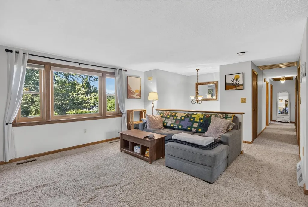21 Hazel Avenue Nashua NH 03062