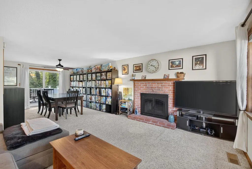 21 Hazel Avenue Nashua NH 03062