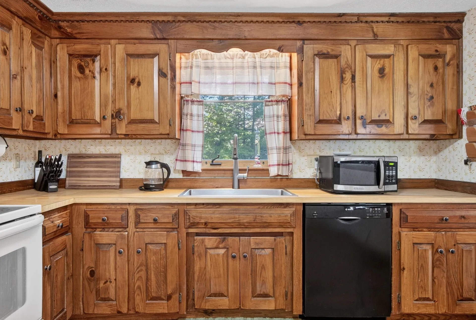 21 Hazel Avenue Nashua NH 03062