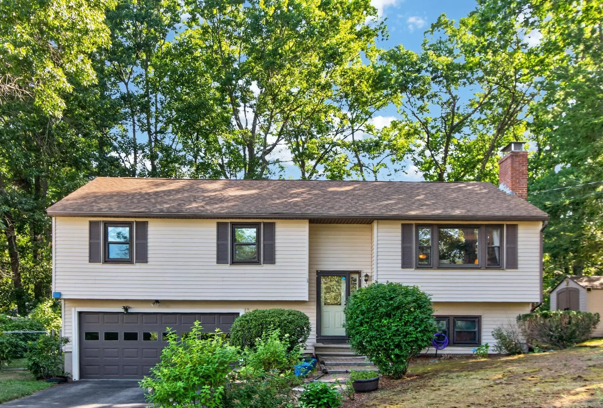 21 Hazel Avenue Nashua NH 03062