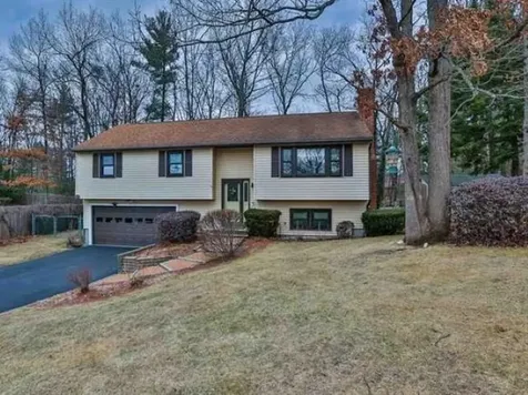21 Hazel Avenue Nashua NH 03062