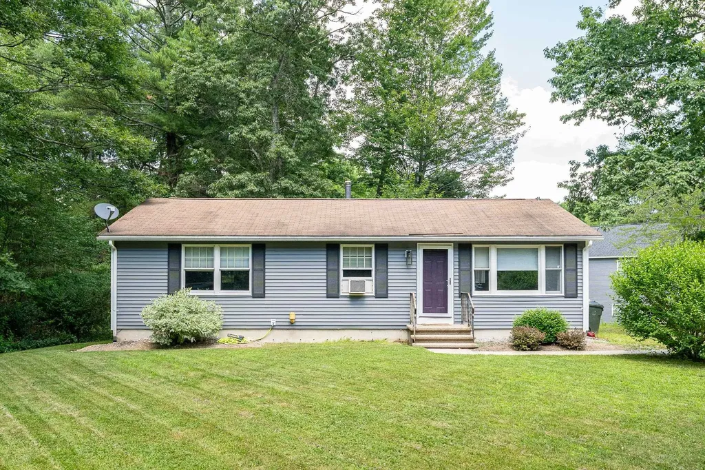 7 Woods Avenue Londonderry NH 03053