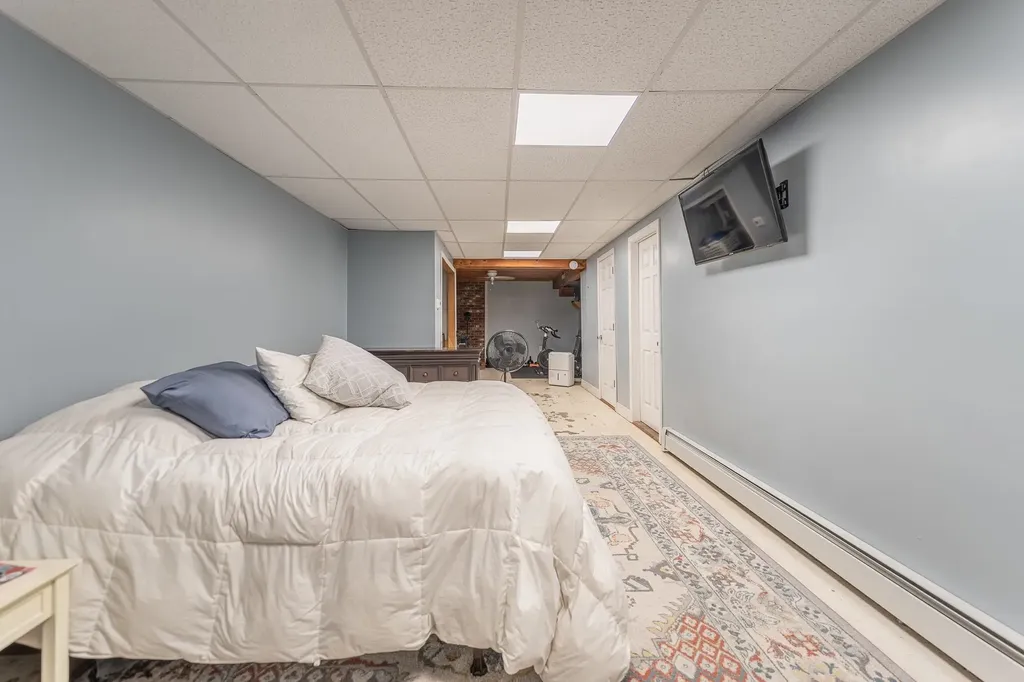 7 Woods Avenue Londonderry NH 03053