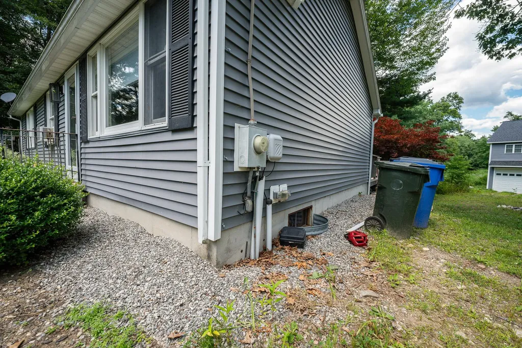 7 Woods Avenue Londonderry NH 03053