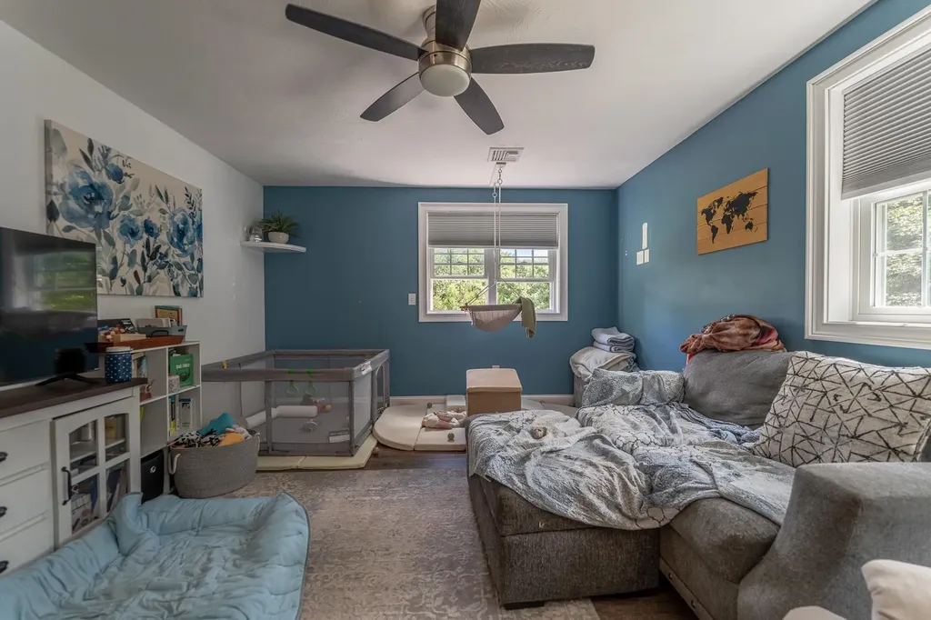 7 Woods Avenue Londonderry NH 03053