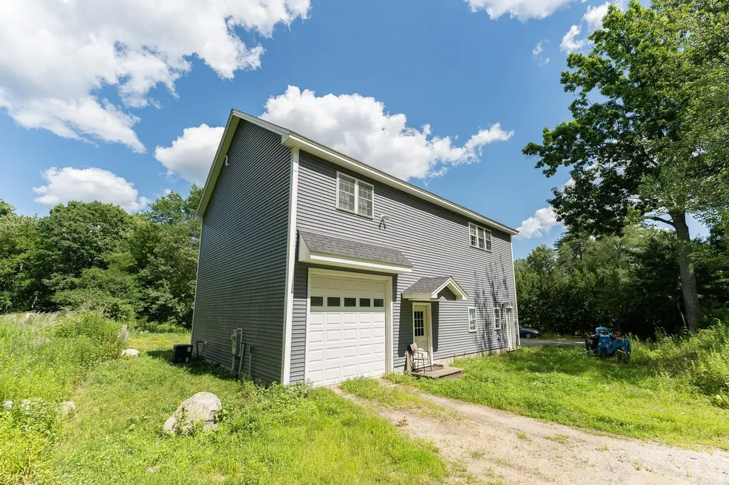 7 Woods Avenue Londonderry NH 03053