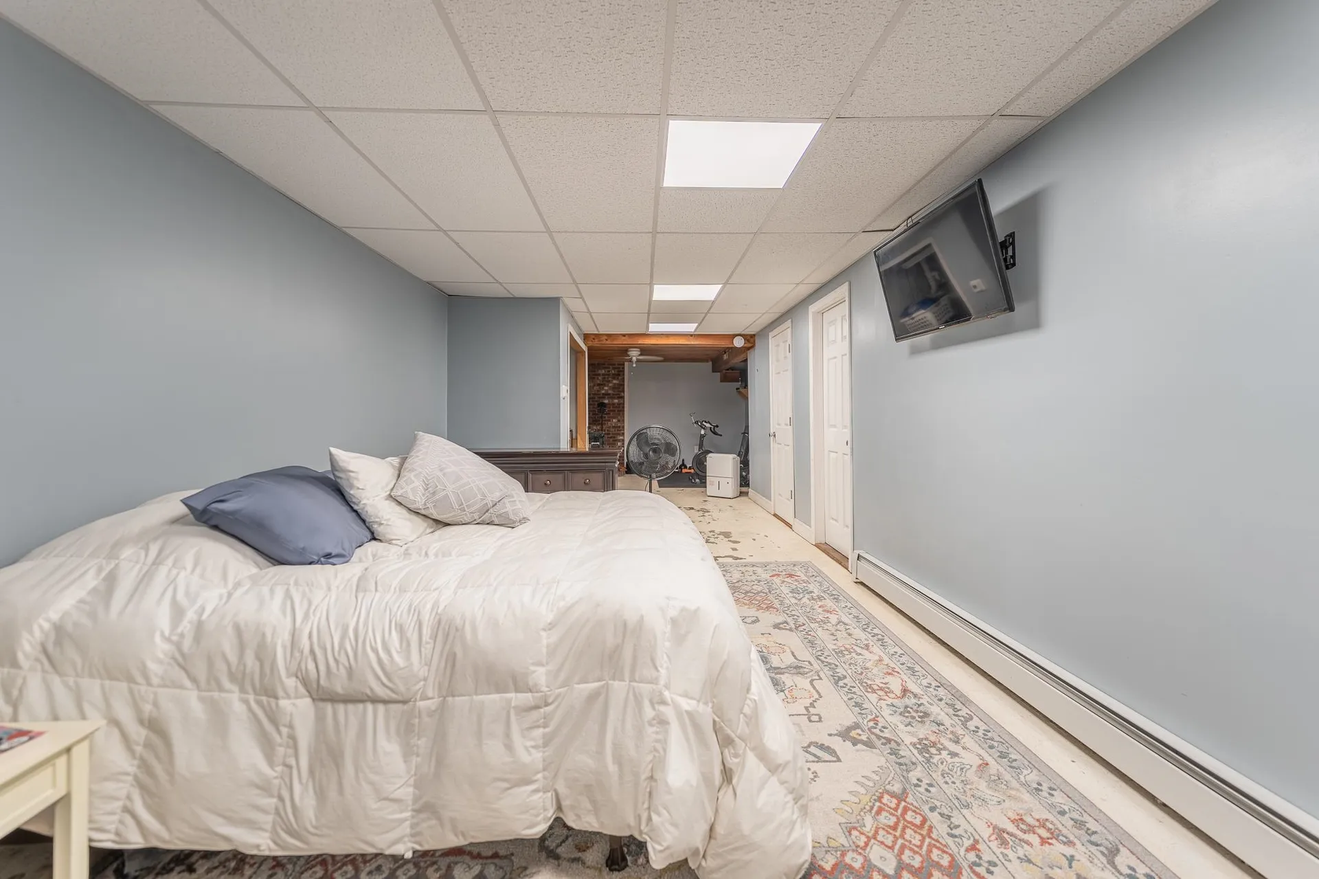 7 Woods Avenue Londonderry NH 03053