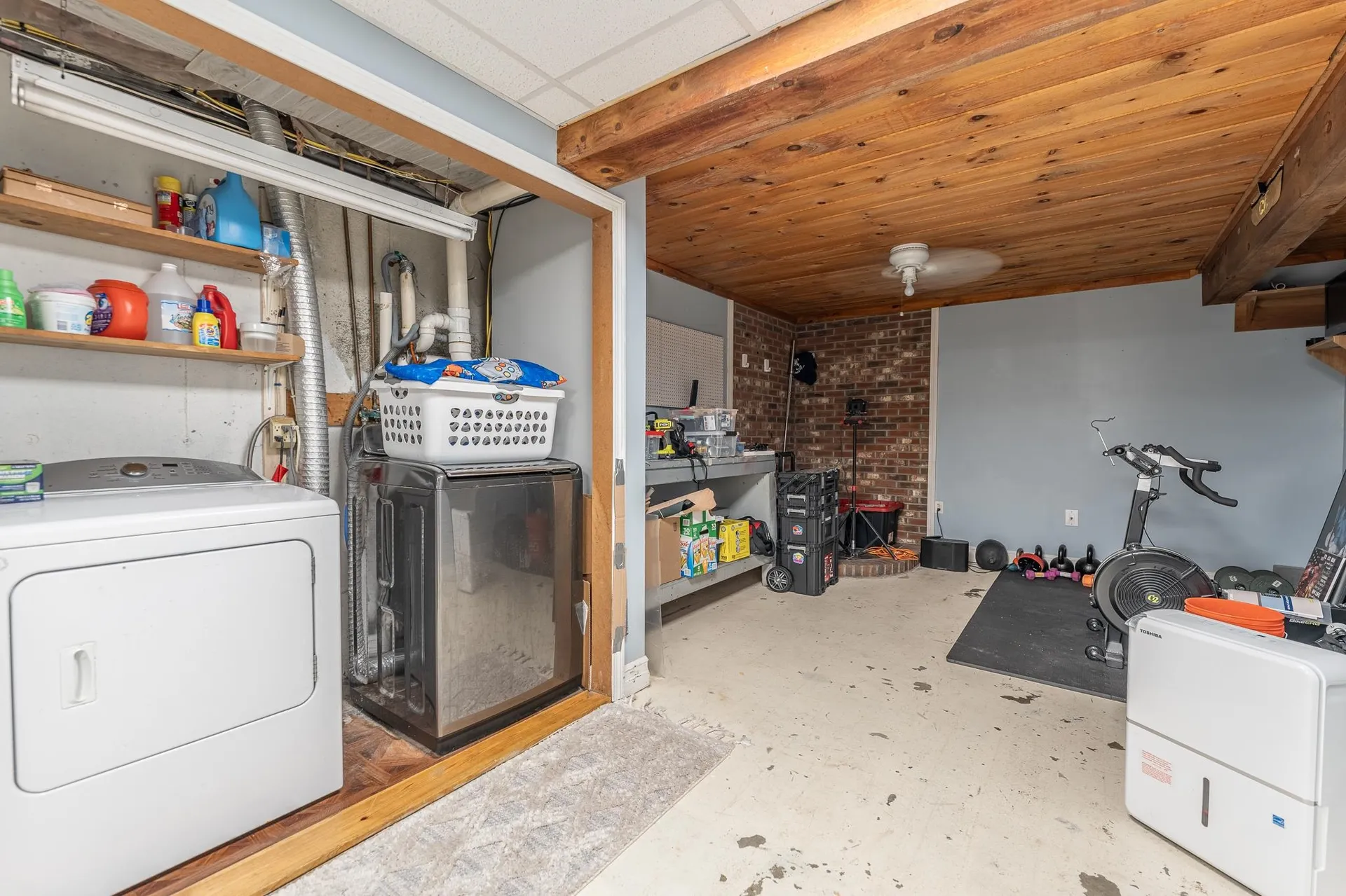 7 Woods Avenue Londonderry NH 03053