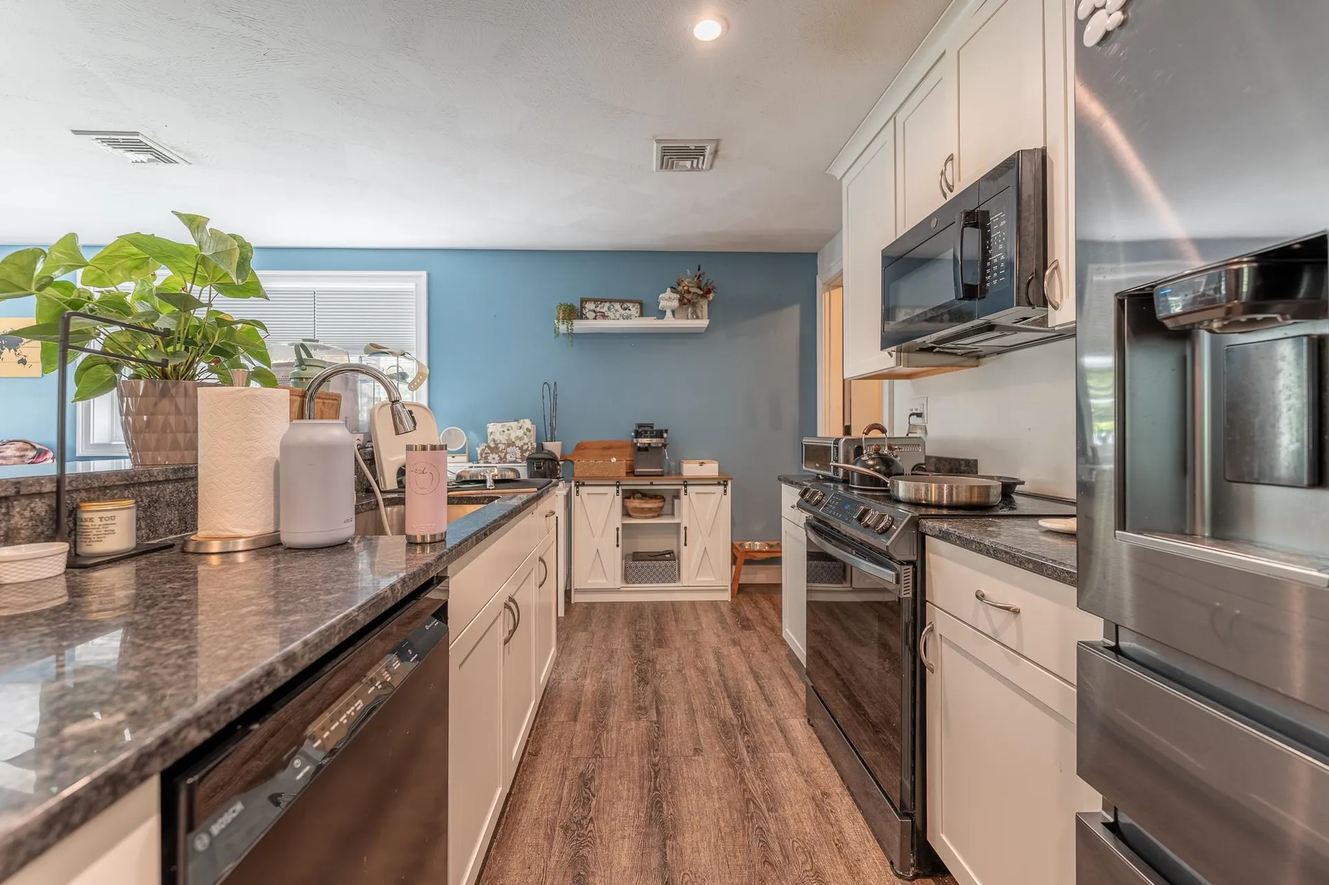 7 Woods Avenue Londonderry NH 03053