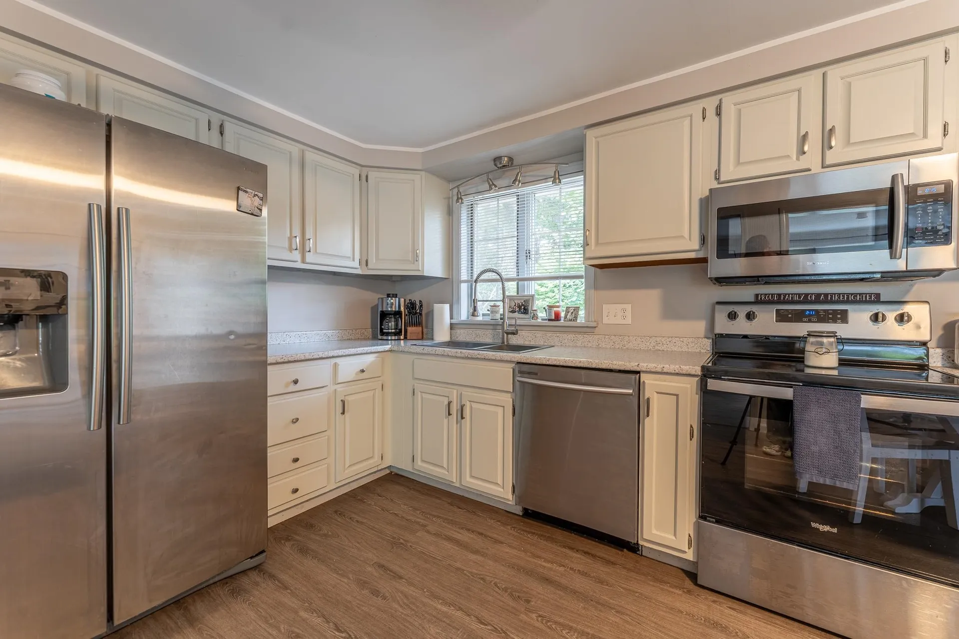 7 Woods Avenue Londonderry NH 03053