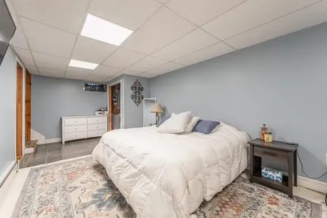 7 Woods Avenue Londonderry NH 03053