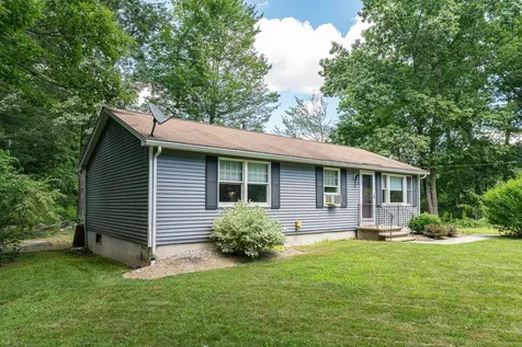 7 Woods Avenue Londonderry NH 03053