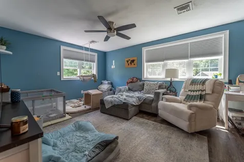 7 Woods Avenue Londonderry NH 03053