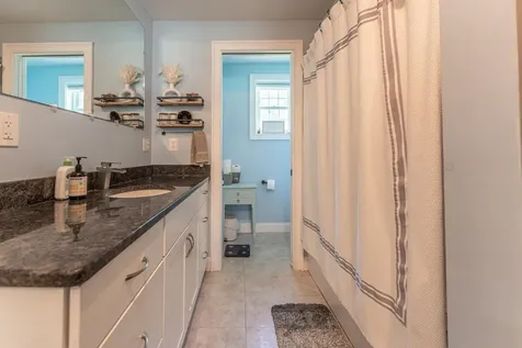 7 Woods Avenue Londonderry NH 03053