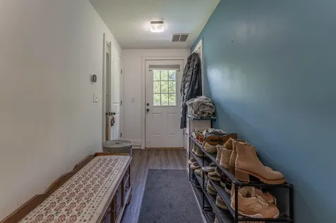 7 Woods Avenue Londonderry NH 03053