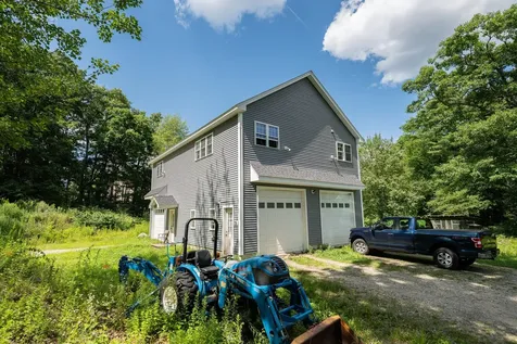 7 Woods Avenue Londonderry NH 03053
