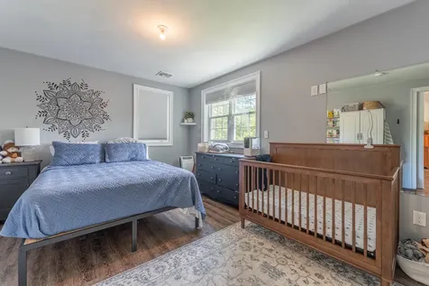 7 Woods Avenue Londonderry NH 03053