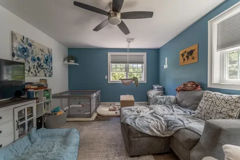 7 Woods Avenue Londonderry NH 03053